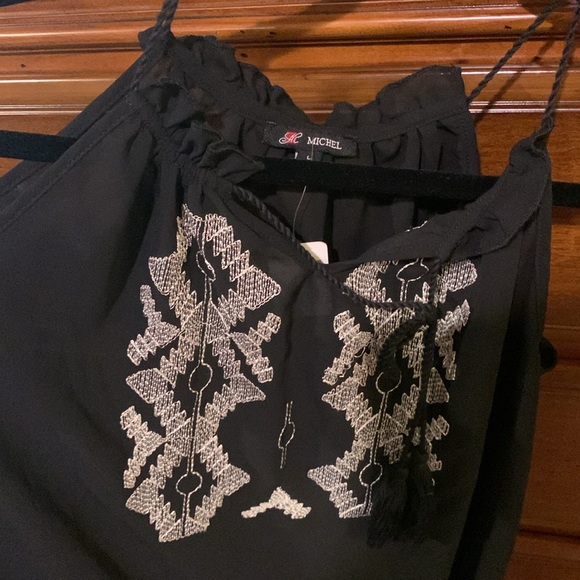 Black sheer tank top with white pattern on the front - Picture 2 of 3